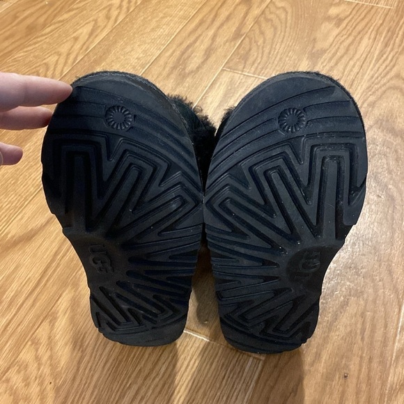 UGG BAILEY BUTTON II Kids Black Boots (Size 4) - Picture 5 of 12